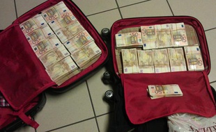 Les douaniers français ont contrôlé un Polonais voyageant avec 999.900 euros