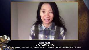 Chloe Zhao, la réalisatrice de « Nomadland » à la cérémonie des Bafta.