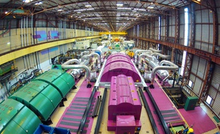 Le bâtiment des alternateurs de la centrale nucléaire EDF de Gravelines.