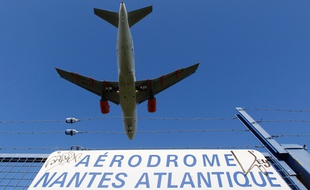 Un avion se pose sur l'aéroport Nantes-Atlantique