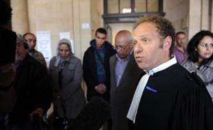 Le parquet de Paris a ouvert une enquête après une plainte pour "violation du secret de l'instruction" par la famille d'une victime de Mohamed Merah qui déplore que les vidéos des tueries aient été vues par des personnes extérieures à l'instruction, a-t-on appris jeudi de source judiciaire.