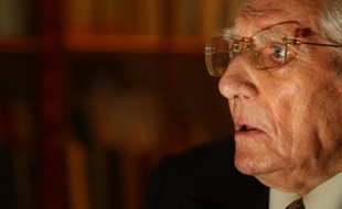 Marcq-en-Baroeul, le 23 septembre 2010. Portrait de Jacques-Yves Mulliez, ncien officier du Renseignement sous de régime de Vichy.