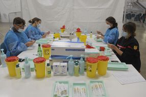 Dans un centre de vaccination à Perpignan.