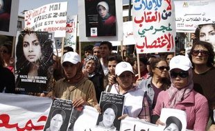 Une semaine jour pour jour après le suicide d'une adolescente contrainte d'épouser son violeur, plusieurs associations féminines marocaines ont organisé samedi un sit-in devant le parlement pour réclamer la réforme d'une loi discriminatoire envers les femmes.
