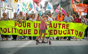 Les enseignants du public et du privé ont défilé hier après-midi à Marseille.