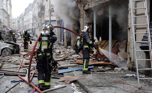 Intervention des pompiers après une explosion qui a fait 4 morts en plein cœur de Paris, le 12 janvier 2019.
