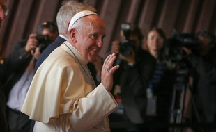 Le pape à son arrivée au Conseil de l'Europe.