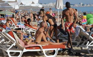 Délaisser dossiers et portables le temps des vacances ou d'une journée de repos, la moitié des salariés français n'y parviennent pas et affirment travailler pendant leur temps libre, selon une enquête européenne de l'institut YouGov pour lastminute.com.