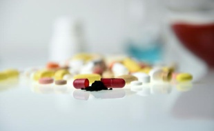 Des lanceurs d'alerte ont dévoilé des pratiques "déontologiquement critiquables" des entreprises pharmaceutiques vis-à-vis de professionnels de santé invités à des congrès