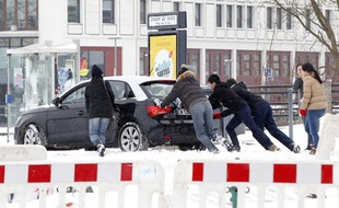 De fortes neiges paralysent la métropole lilloise.