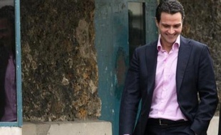 La hiérarchie de Jérôme Kerviel, le trader de la Société Générale soupçonné de falsifications qui lui ont fait perdre 4,9 milliards d'euros, a été "défaillante dans la supervision de ses activités", révèle le rapport interne de la banque publié vendredi.