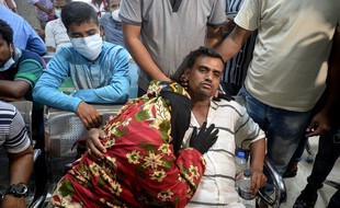 A Dhaka au Bangladesh, une explosion dans une mosquée a fait au moins 12 morts.