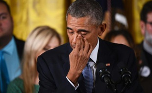 Barack Obama ému pendant son discours sur les armes à feu, à Washington le 5 janvier 2016