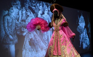Une robe présentée au Met de New York dans le cadre de l'exposition "Jacqueline de Ribes: l'art du style", le 17 novembre 2015