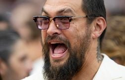 Jason Momoa et Karine Le Marchand sont dans le Fil des Stars