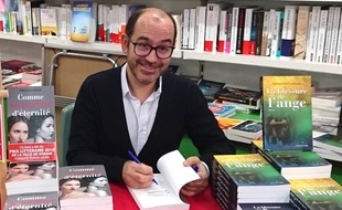 Francisco da Conceiçao, lors d'une séance de dédicaces.