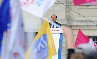 Vincennes le 15 avril 2012. Reunion publique meeting grand rassemblement populaire de Francois Hollande candidat PS a l'election presidentielle 2012 pour le Parti Socialiste.