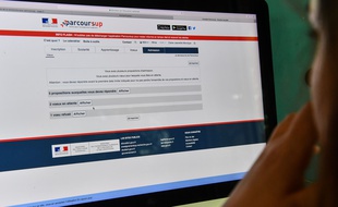 Le 22 mai 2018, à Lille, une candidate du site Parcoursup. DENIS CHARLET / AFP)