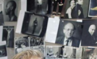 Annie Leibovitz réagit devant les médias lors de son exposition à Vienne le 29 octobre 2009.