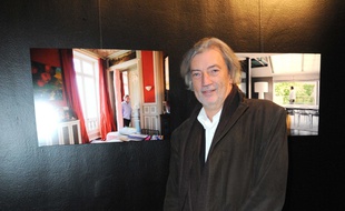 L'artiste Jean-Marc Bustamante au vernissage d'une exposition de Sophie Delaporte en 2012.
