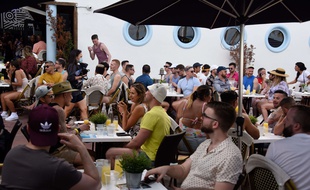 Des jeunes Américains réunis pour le spring break, le 13 mars 2021 à Miami.