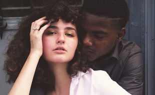 Illustration d'un couple jeune