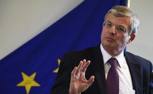 Le commissaire européen à la Santé, Tonio Borg, le 16 octobre 2014, lors d'une conférence de presse à Bruxelles sur les mesures de prévention contre le virus Ebola