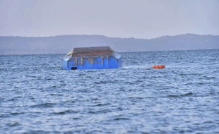 Des images du ferry retourné sur le lac Victoria en Tanzanie.