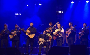 Le groupe Chico et les Gypsies lors d'un concert à l'Olympia en avril 2015.