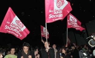 Quelques centaines de militants du Mouvement des Jeunes Socialistes (MJS) ont entamé samedi matin à Soustons (Landes) un week-end de discussions et de débats, un an après la victoire de François Hollande, où sont attendus six ministres.