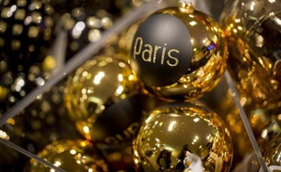 Si la pratique consistant à revendre une partie de ses cadeaux de Noël se généralise, parfois dès le lendemain, elle reste souvent mal perçue, beaucoup persistant à la juger "choquante" et contraire à l'esprit de la tradition.