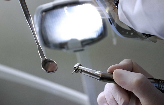Un dentiste condamné pour avoir cassé volontairement des dents 640x410_illustration-dentiste