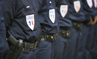 Illustration de policiers nationaux, à Toulouse.