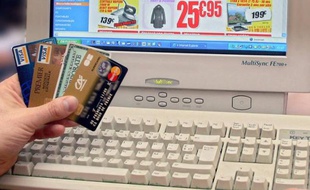 La suspecte aurait détourné 120.000 euros via de multiples comptes bancaires.