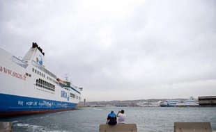 Un bateau de la SNCM, dans le port de Marseille, le 4 juillet 2014 pendant une nouvelle grève des salariés