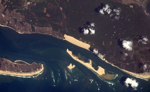 La dune du Pilat, plus grande dune d'Europe vue de la station internationale.