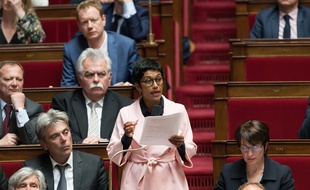 L'ancienne ministre des Outre-mer et députée PS de La Réunion, Ericka Bareigts, a été élue dimanche maire de Saint-Denis.