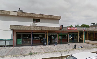 Le bar Le Papus, à Toulouse, où une fusillade a éclaté lundi en fin de journée, faisant un mort et un blessé grave.
