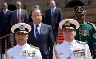 François Hollande a fait valoir lundi à Johannesburg qu'"obtenir des résultats (était) une obligation" pour contrer la progression du Front national, qui a remporté dimanche la cantonale de Brignoles (Var)