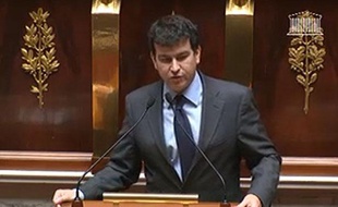 Le député UMP Nicolas Dhuicq à la tribune de l'Assemblée Nationale, le 27 novembre 2012.