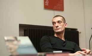 Piotr Pavlenski en 2016 pour la présentation de son livre, 'Le Cas Pavlenski'.