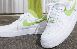 Nike Deux paires de baskets Air Force en promotion avant les soldes