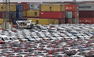 Des voitures destinées à l'exportation dans le port de Bremerhaven, en Allemagne, le 16 mai 2019.