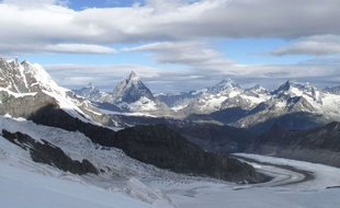 Le glacier du Cervin, à la frontière italo-suisse.