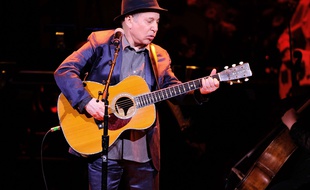 Paul Simon en concert au Carnegie Hall, à New York, le 17 avril 2014.