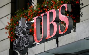 Le logo de la banque suisse UBS à Berne, le 14 octobre 2014