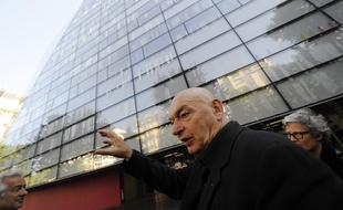 L'architecte Jean Nouvel devant l'Institut des maladies génétiques, à Paris, le 18 juin 2014.