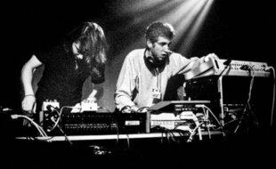 Le duo Daft Punk ici sur la scène de l'Ubu, à Rennes, dans le cadre des Trans Musicales en 1995.