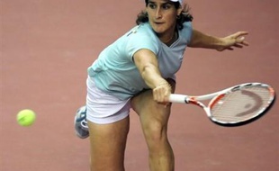 La France est revenue à 1 victoire à 2 face à la Chine au premier tour du Groupe mondial de la Fed Cup après la victoire de Virginie Razzano sur Li Na 4-6, 6-2, 6-4 lors du troisième simple, dimanche à Pékin.
