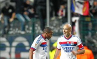 Jimmy Briand (à g.) est félicité par son capitaine Cris après son but à la 40e.